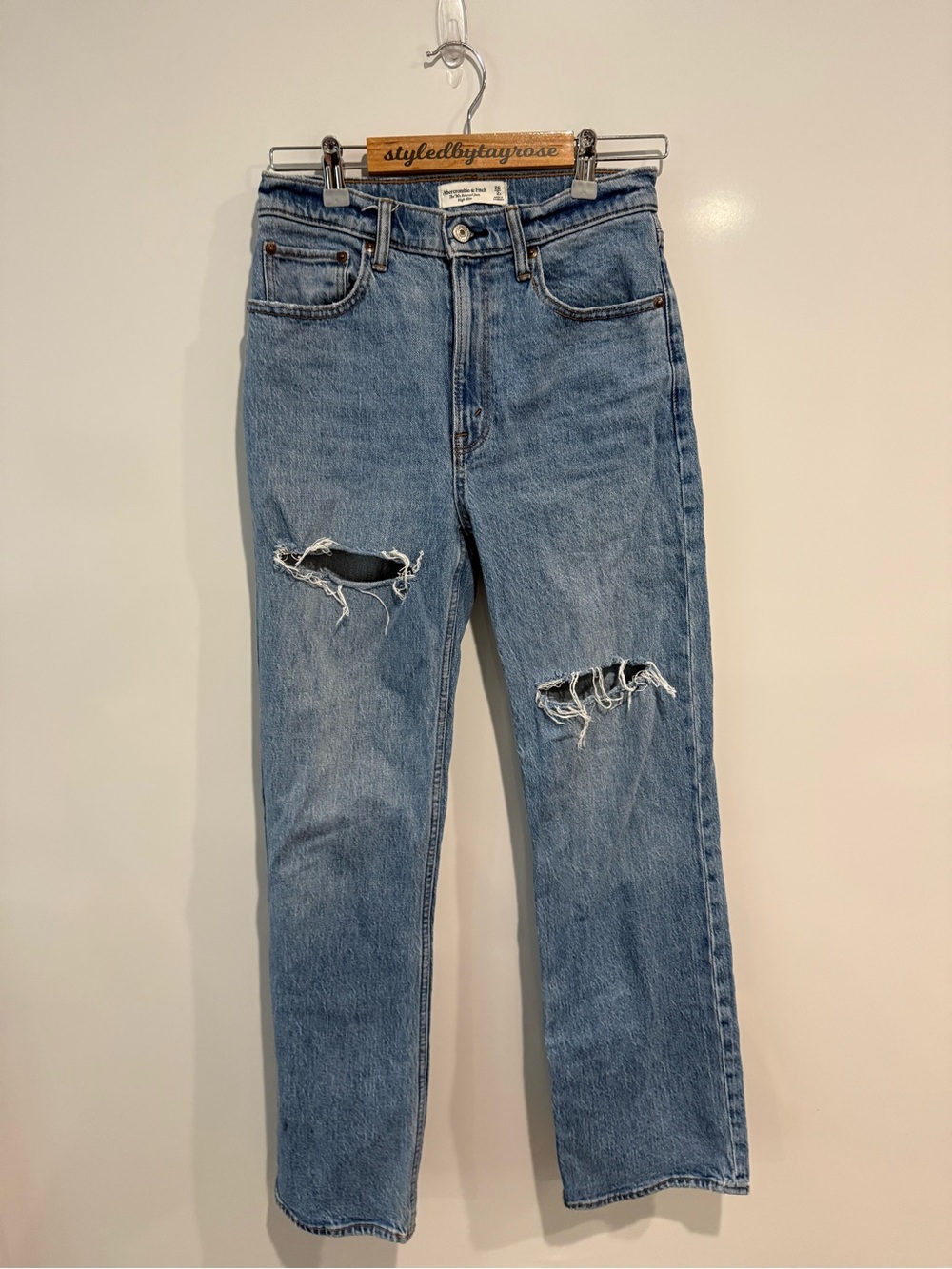 Abercrombie & Fitch 90s High Rise Relaxed Jean - Picture 4 of 7